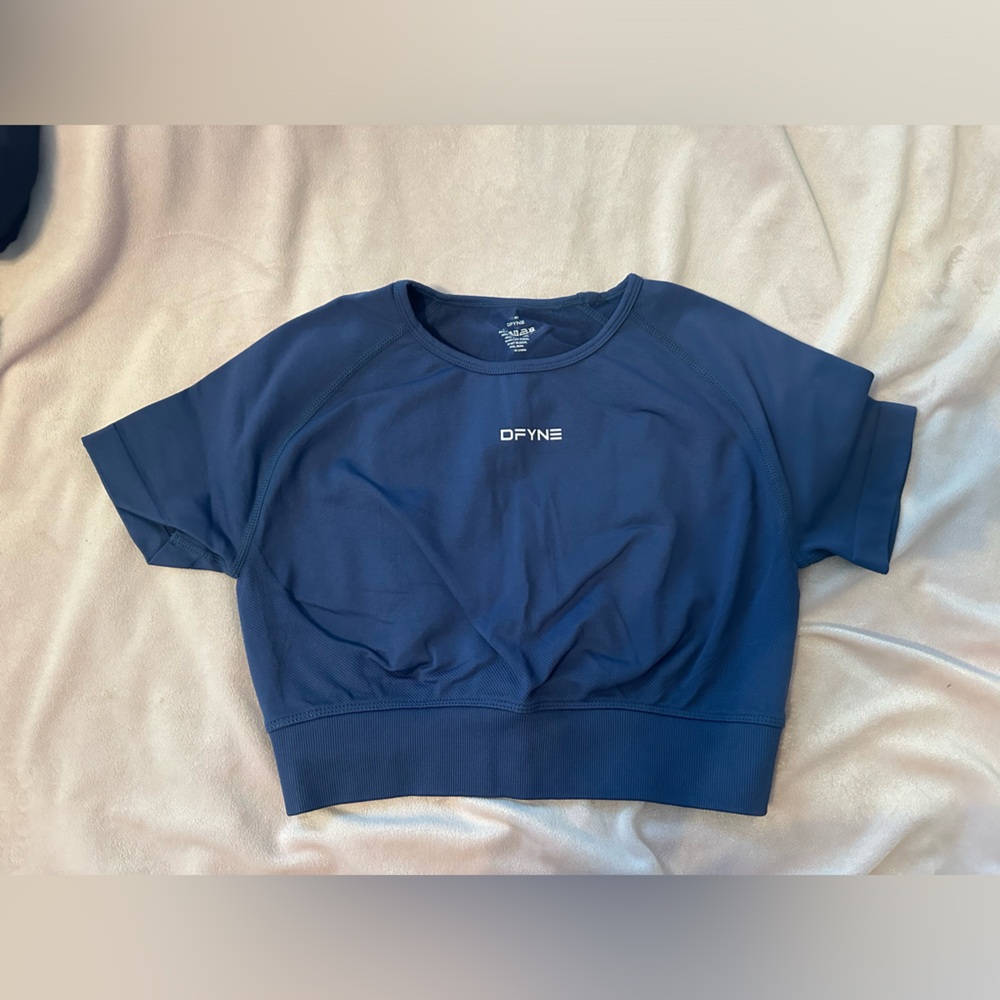 DFYNE cropped tee